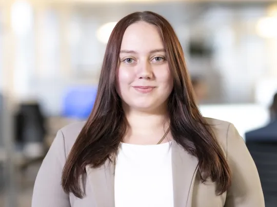 Portrait photo of Cloé Maglie, employee of Bosshard & Partner.