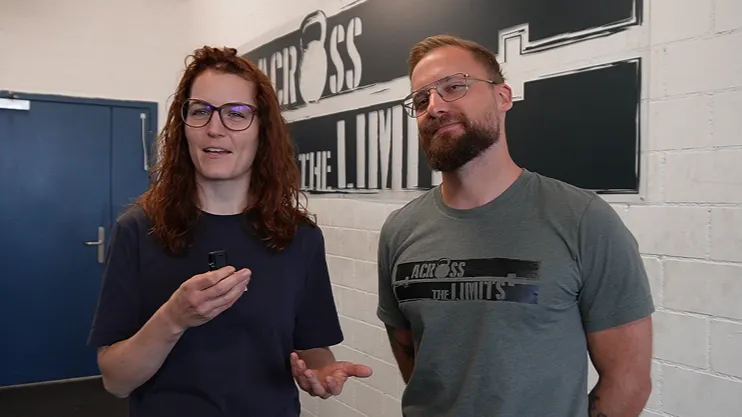 Porträtfoto von Jeanine Thoma und Alex Werli, Inhaberin und Inhaber von Across the Limit.